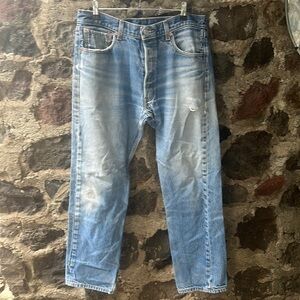 Vintage 90’s Levi’s 501 faded jeans. Tag W 35 L 34 measured 33WL31